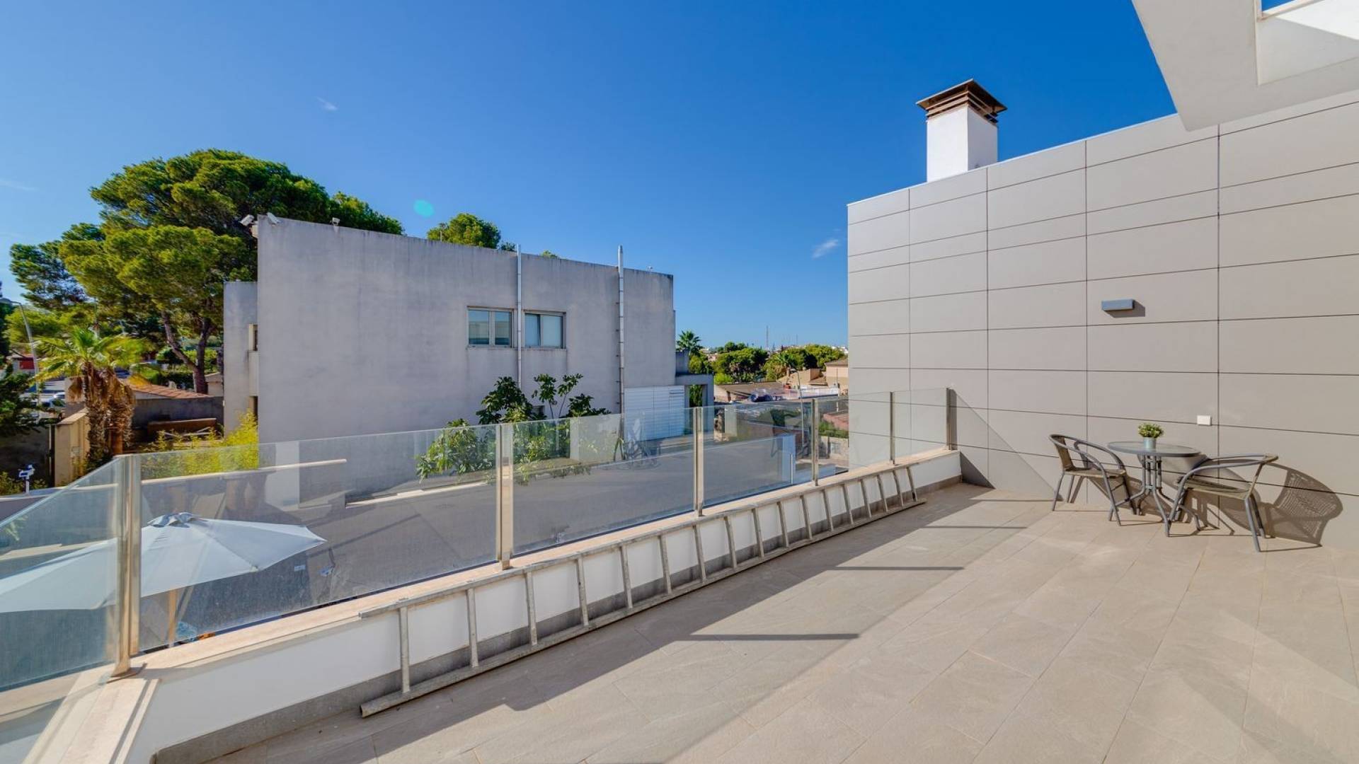 Second hand - Independent villa - Torrevieja