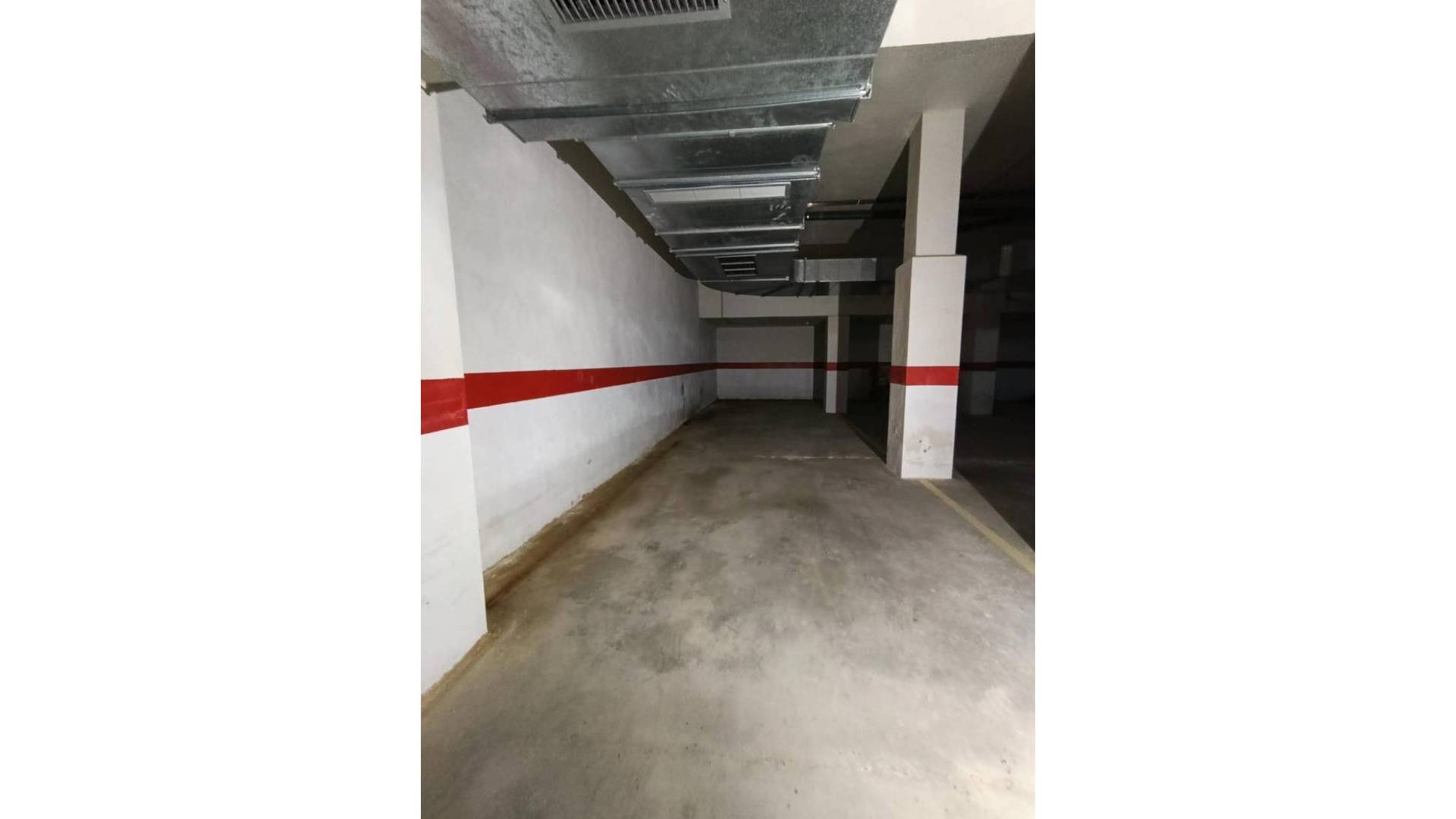 Second hand - Parking Space / Garage - Torrevieja - Torreta