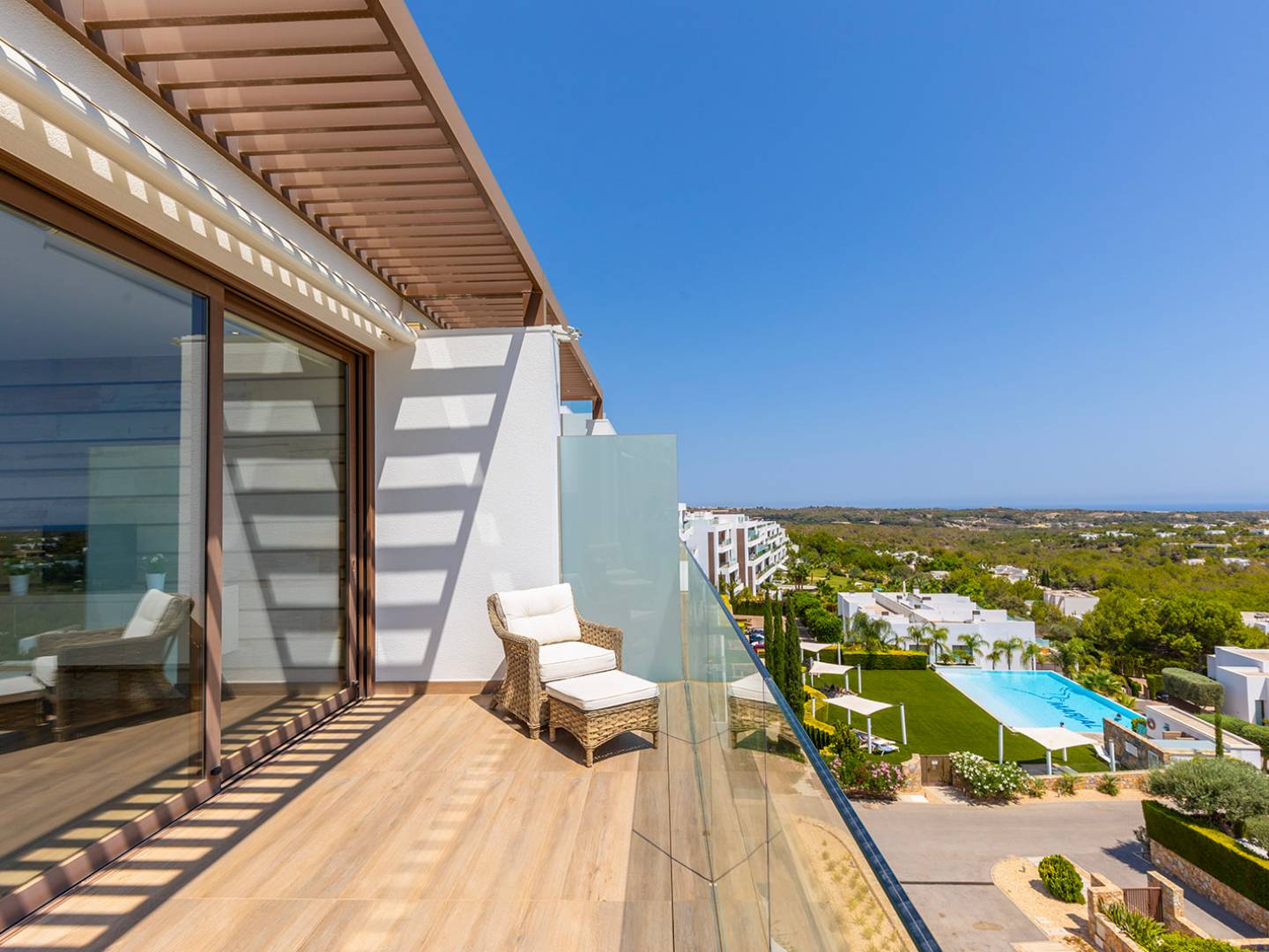Luxury penthouse with sea views in Las Colinas Golf