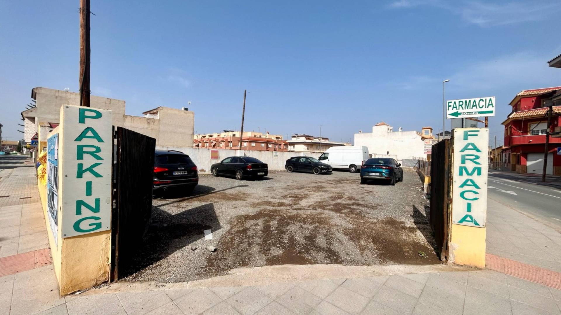 Second hand - Plot - Rojales