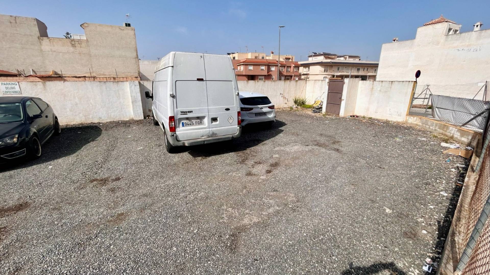 Second hand - Plot - Rojales