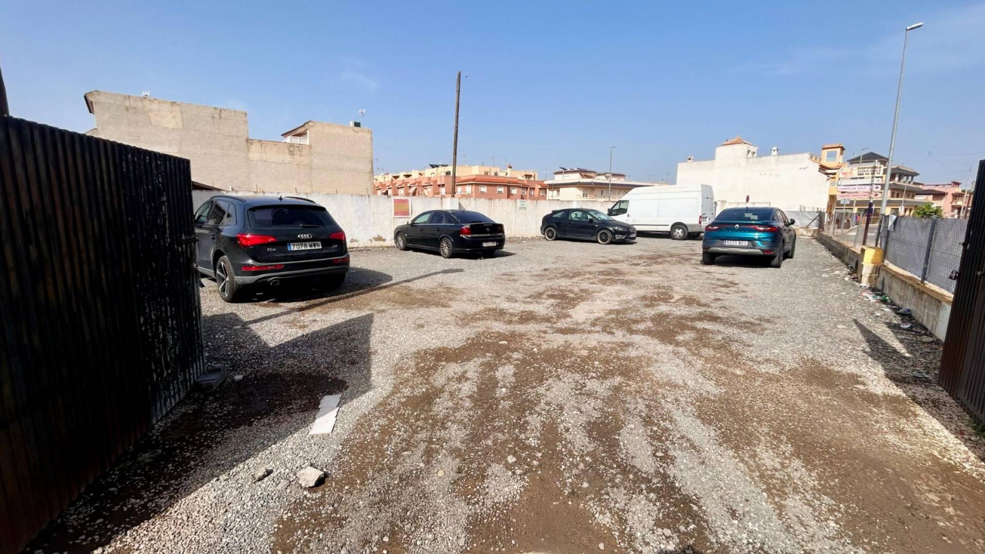 Second hand - Plot - Rojales