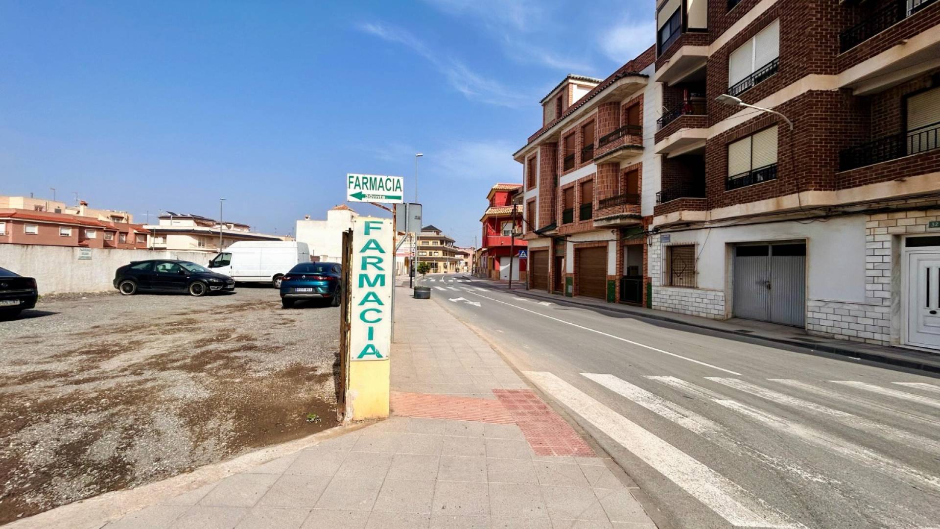 Second hand - Plot - Rojales