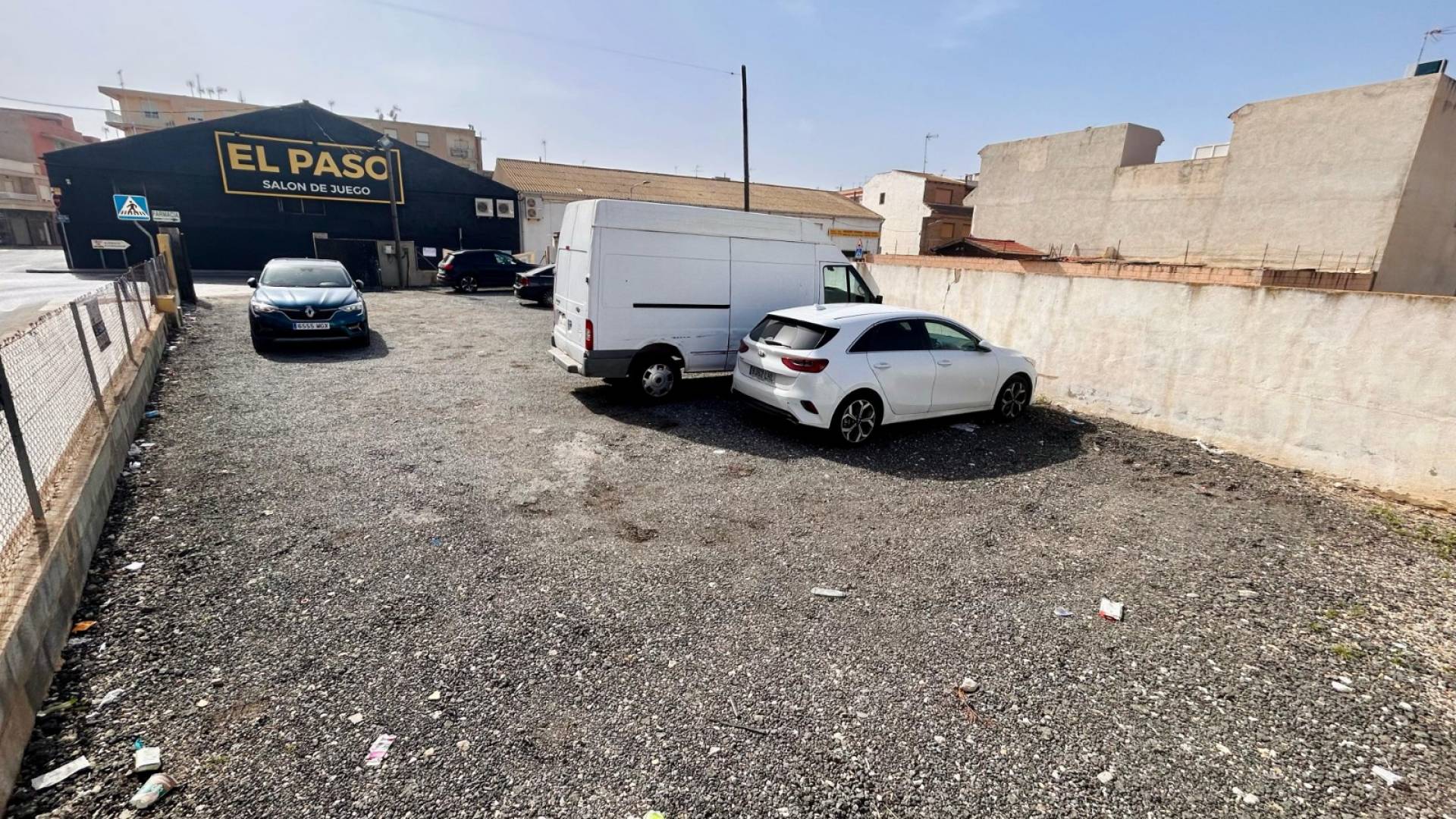 Second hand - Plot - Rojales