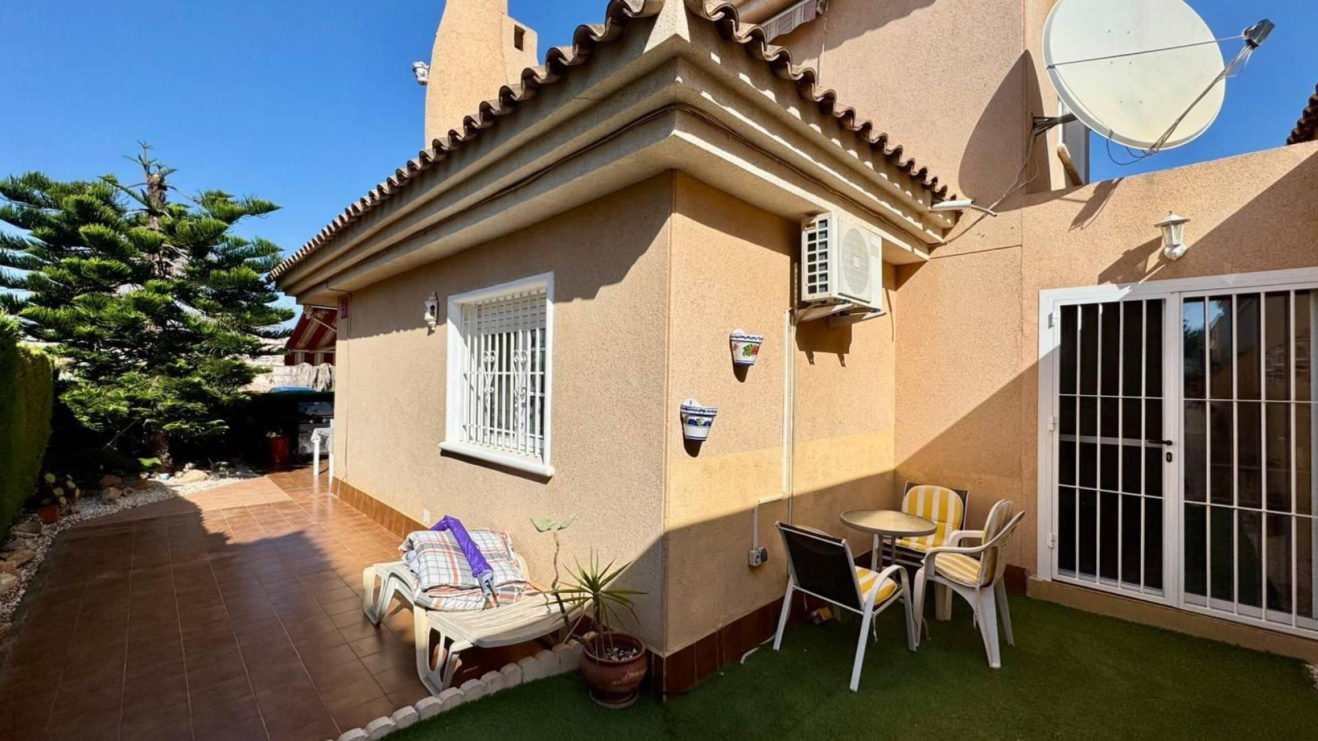 Second hand - Semi-detached villa - Torrevieja - Punta prima