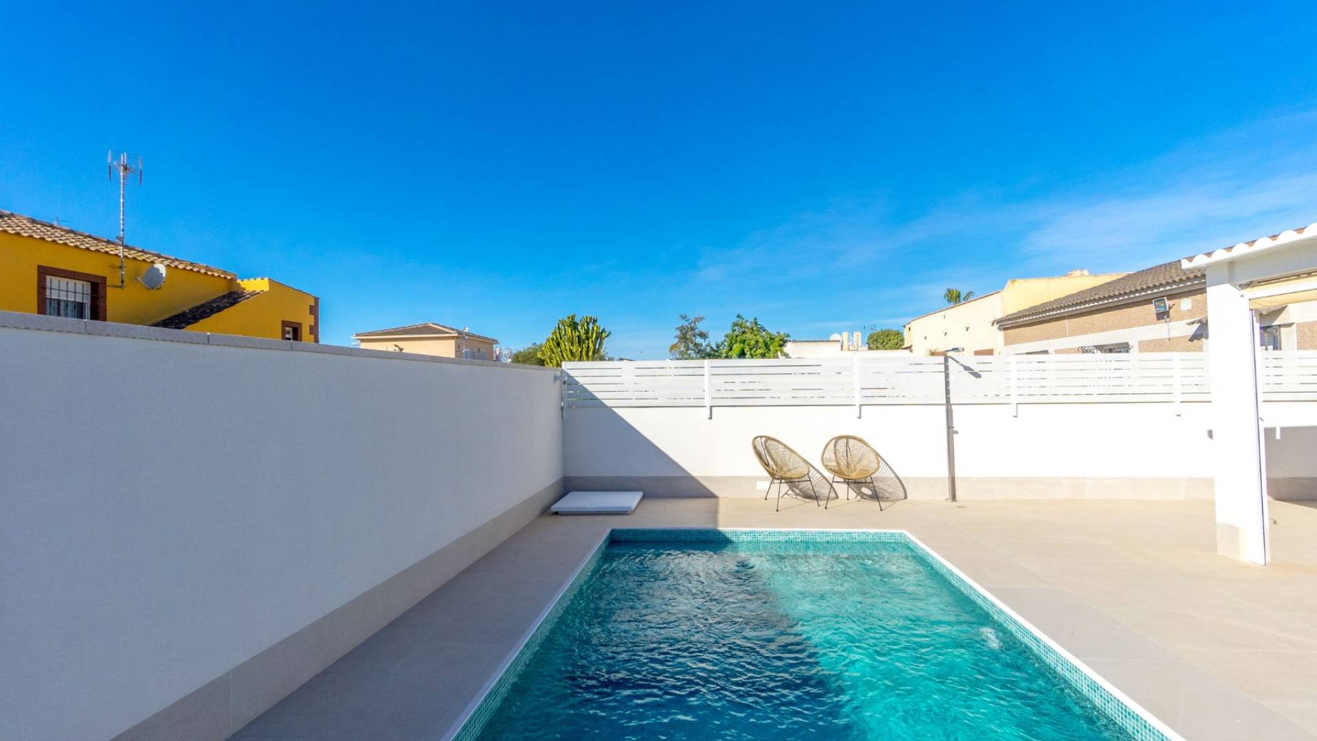 Second hand - Villa - Detached - Torrevieja - El Chaparral