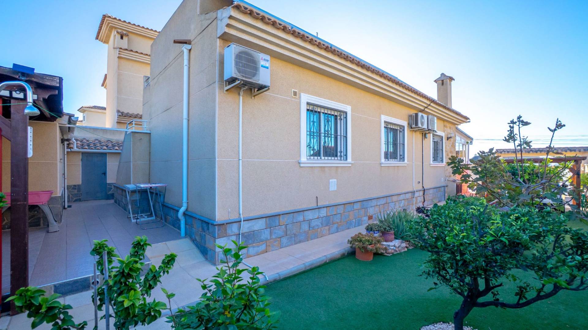 Second hand - Villa - Detached - Torrevieja - El Chaparral