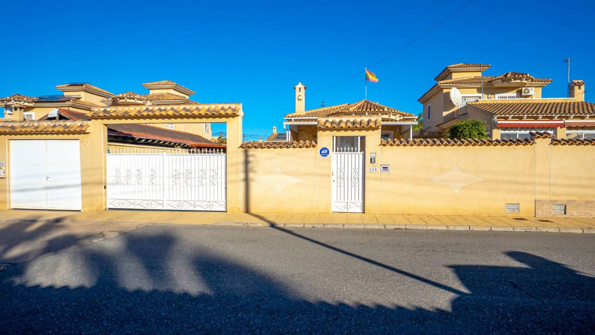 Second hand - Villa - Detached - Torrevieja - El Chaparral