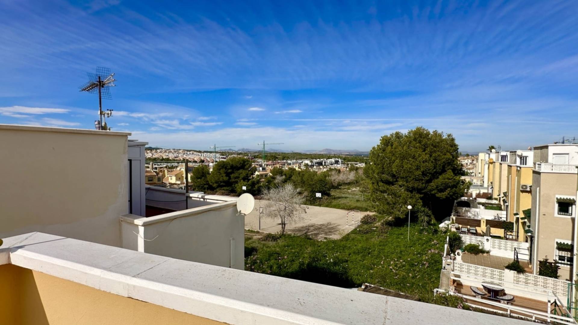 Second hand - Villa / Semi detached - Orihuela Costa - Los Altos