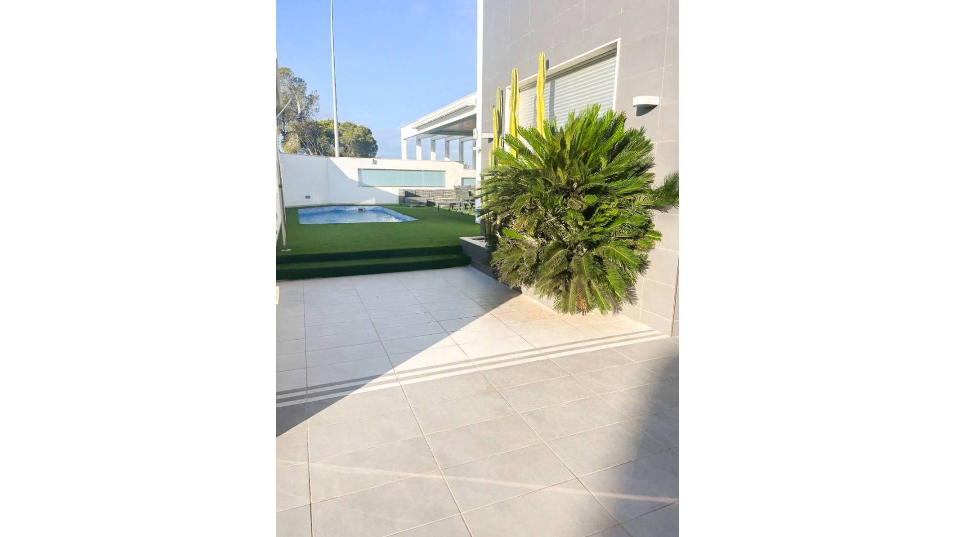 Second hand - Villa / Semi detached - Orihuela Costa - Mil Palmeras