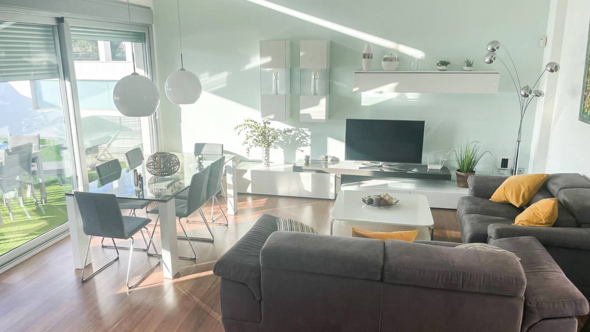 Second hand - Villa / Semi detached - Orihuela Costa - Mil Palmeras