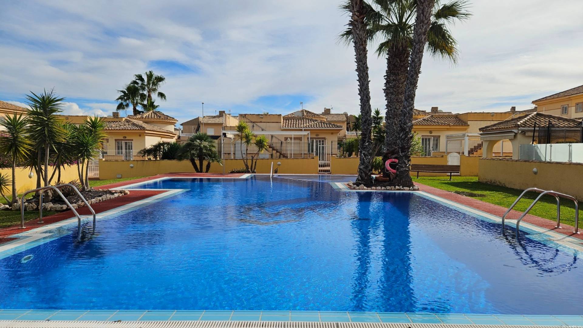 Second hand - Villa / Semi detached - Orihuela Costa - Villamartín