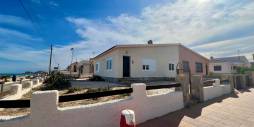 Second hand - Villa / Semi detached - Torrevieja - La Mata