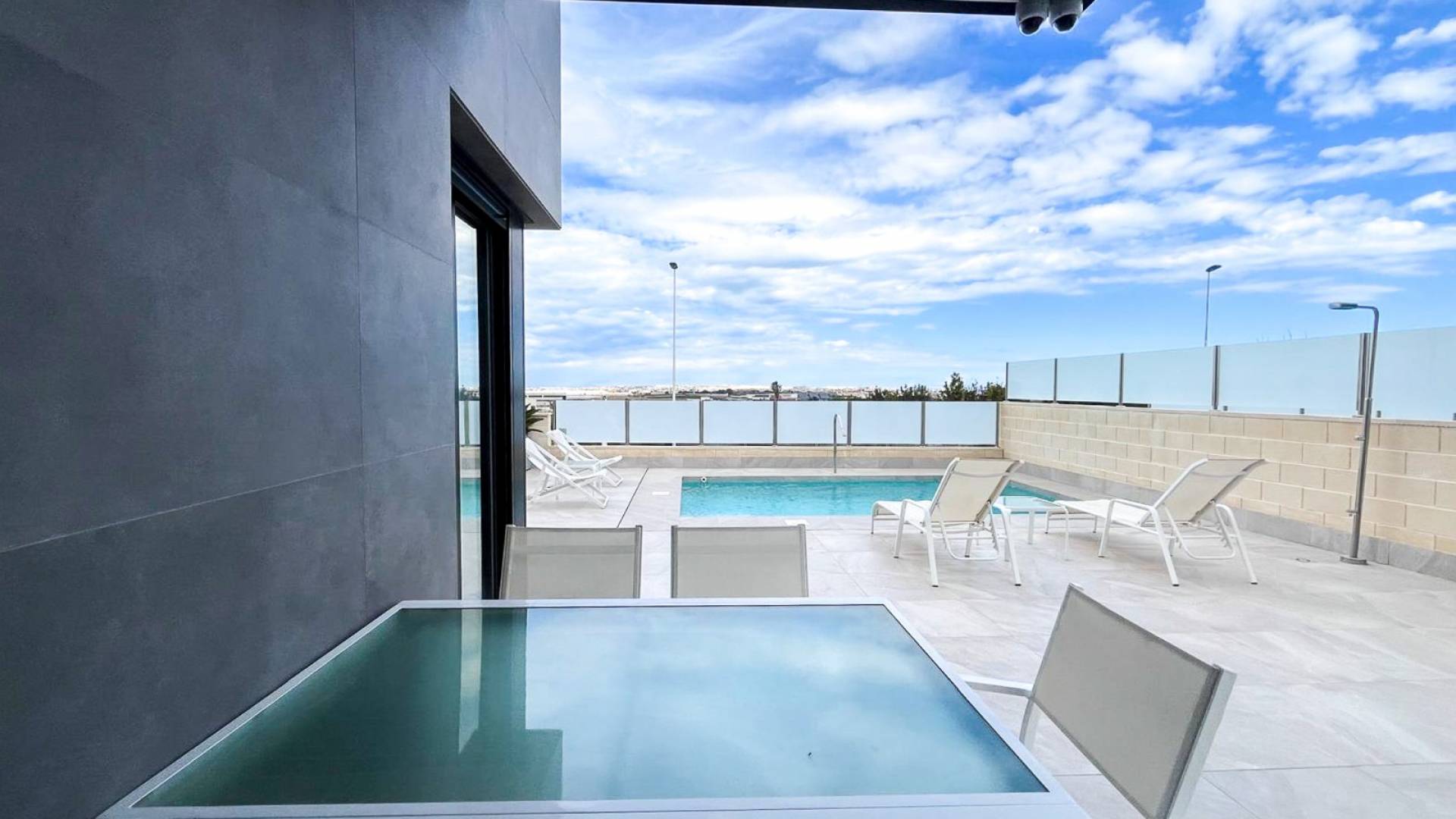 Second hand - Villa / Semi detached - Torrevieja - Los Altos