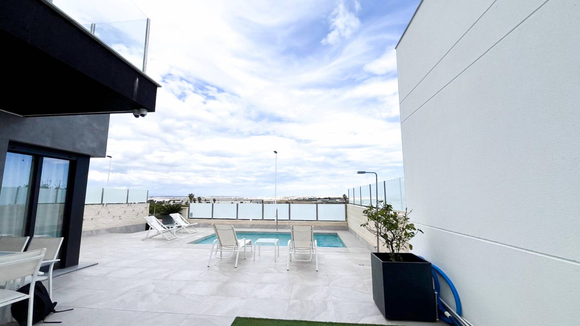 Second hand - Villa / Semi detached - Torrevieja - Los Altos