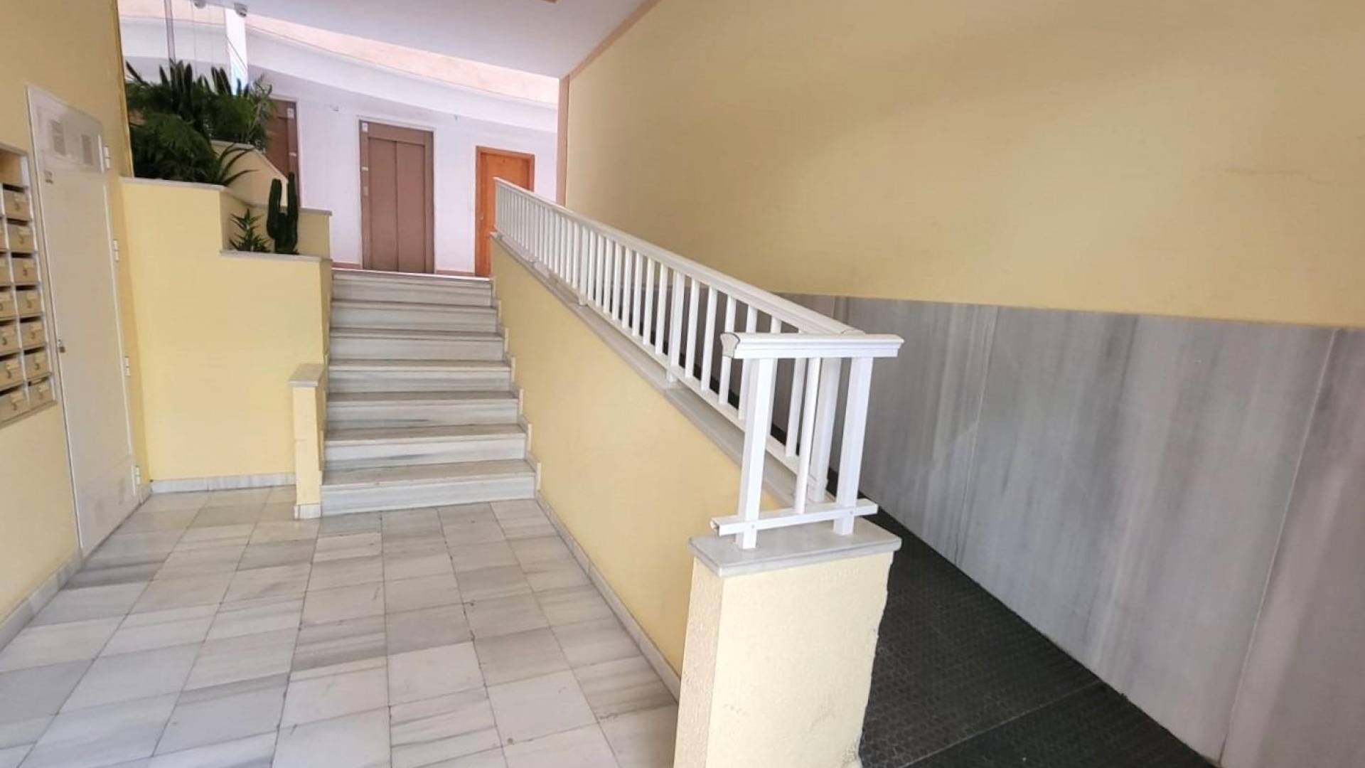 Segunda Mano - Apartamento en planta baja - Torrevieja - Playa del Cura