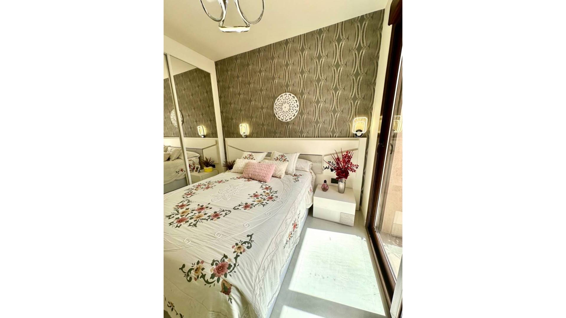 Segunda Mano - Bungalow - Torrevieja - Los balcones