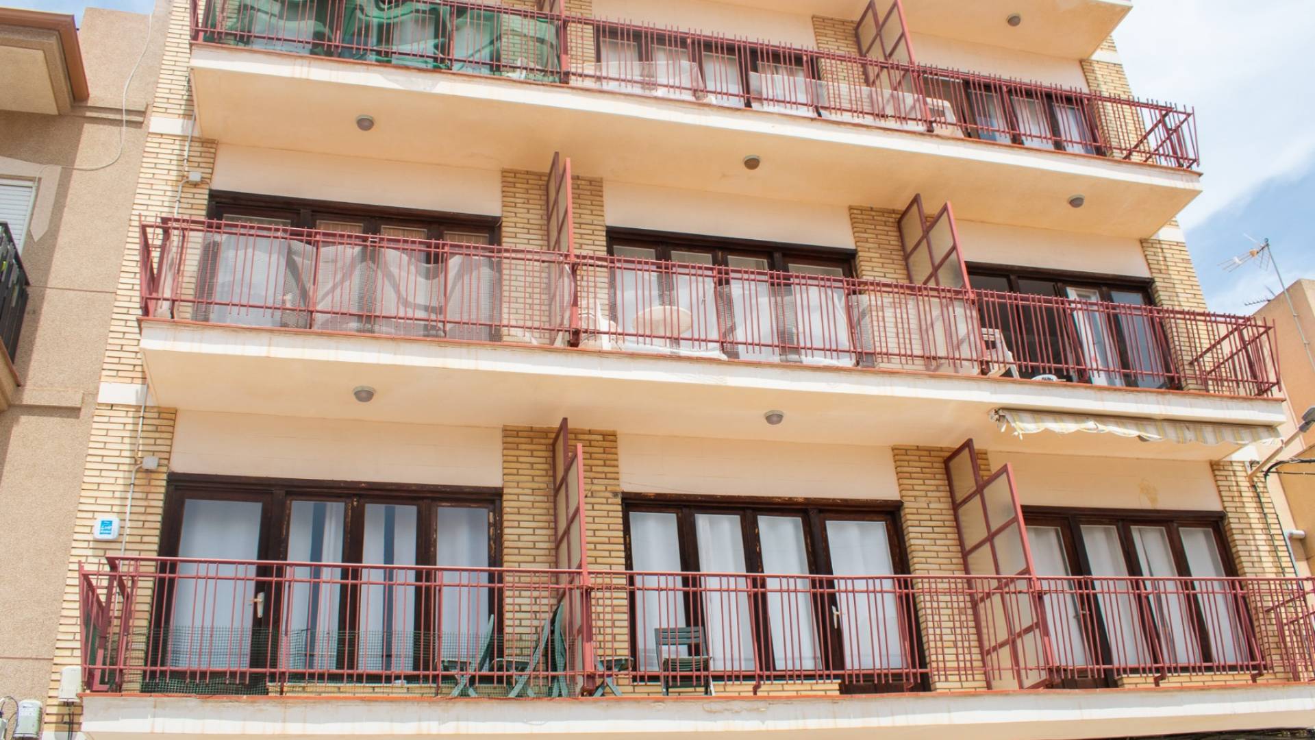 Segunda Mano - Edificio - Los Alcázares