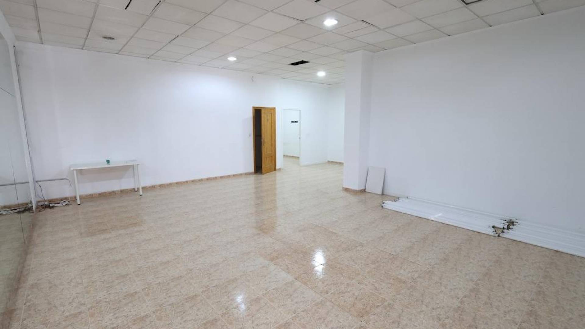Segunda Mano - Local Comercial - Torrevieja - Centro