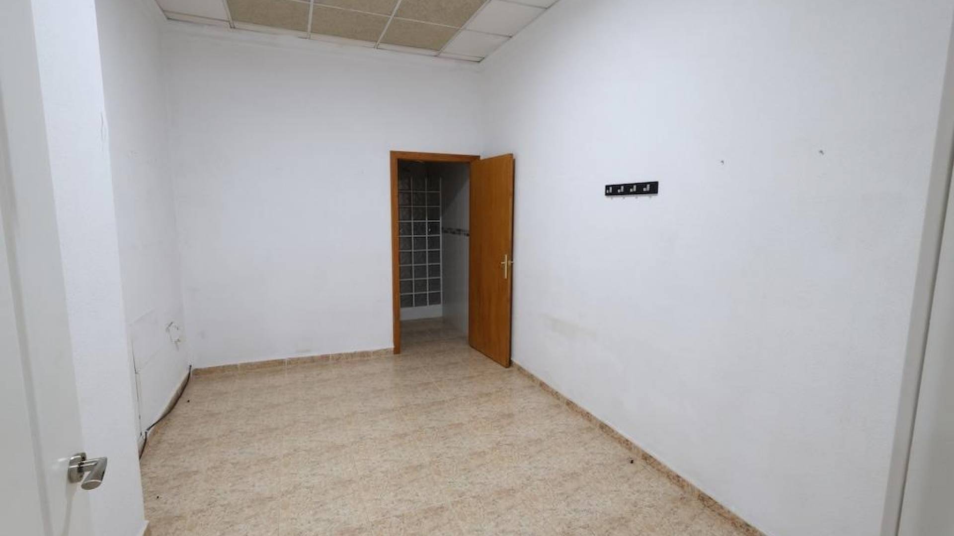 Segunda Mano - Local Comercial - Torrevieja - Centro