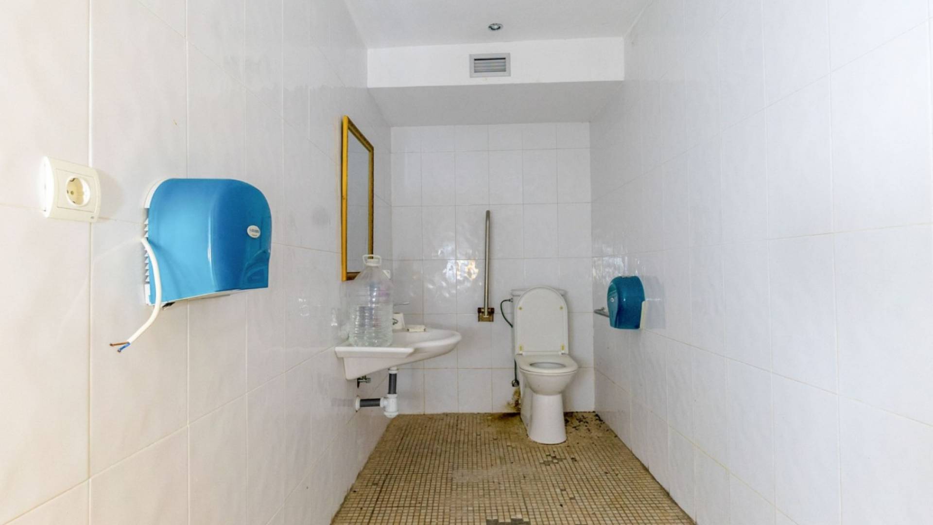 Segunda Mano - Local Comercial - Torrevieja