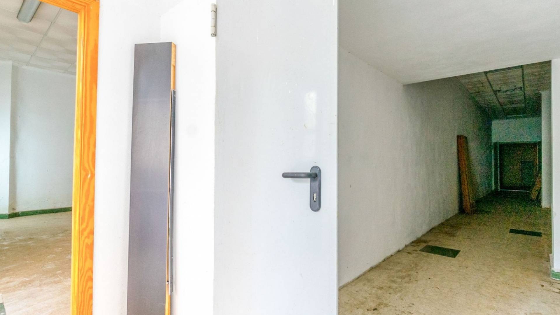 Segunda Mano - Local Comercial - Torrevieja