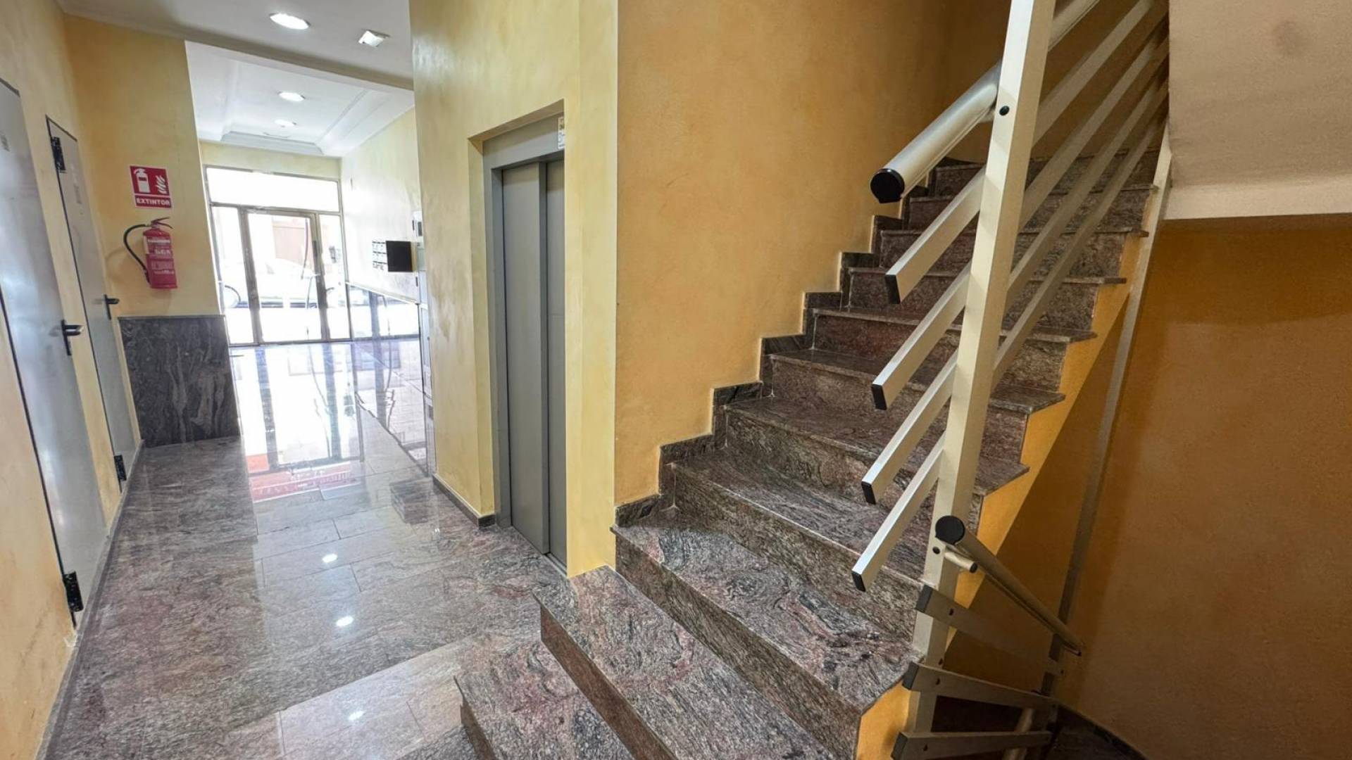 Segunda Mano - Plaza de aparcamiento / Garaje - Torrevieja - torrevieja