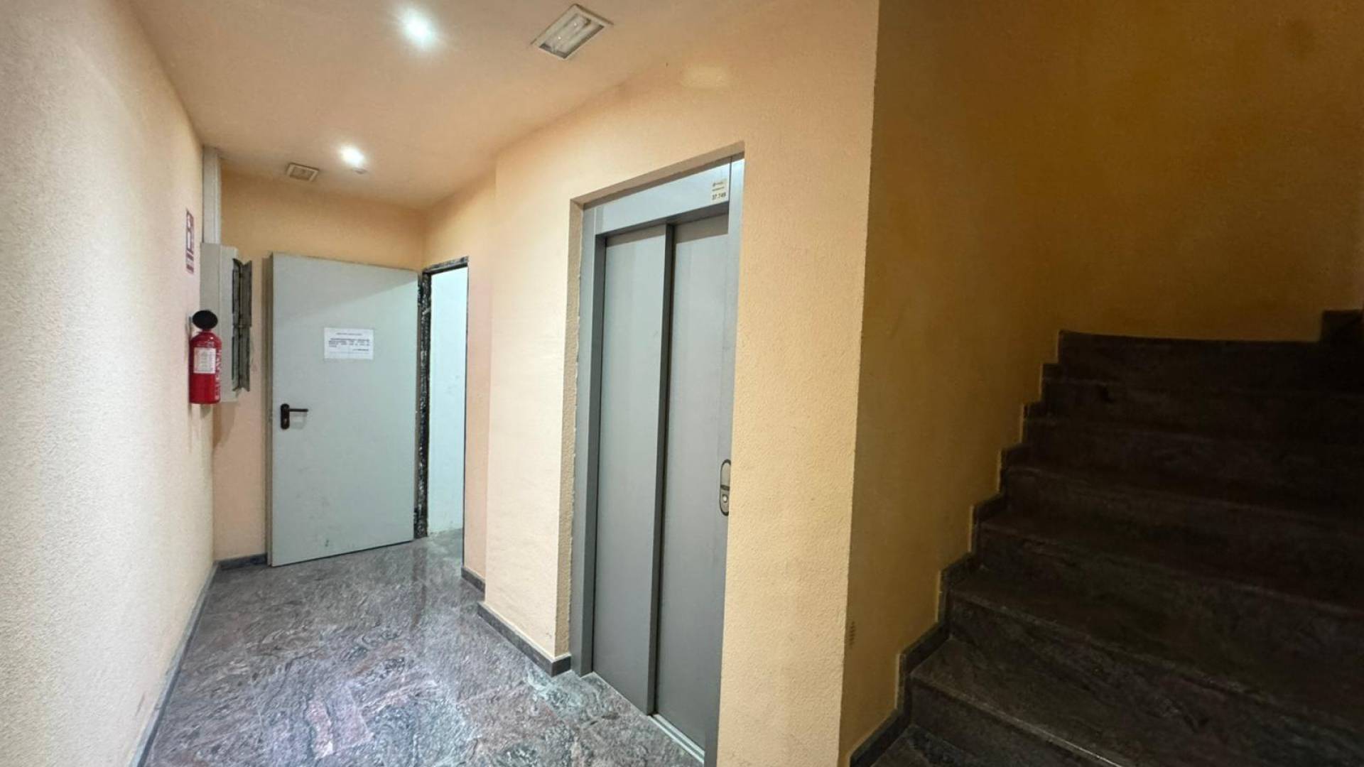 Segunda Mano - Plaza de aparcamiento / Garaje - Torrevieja - torrevieja