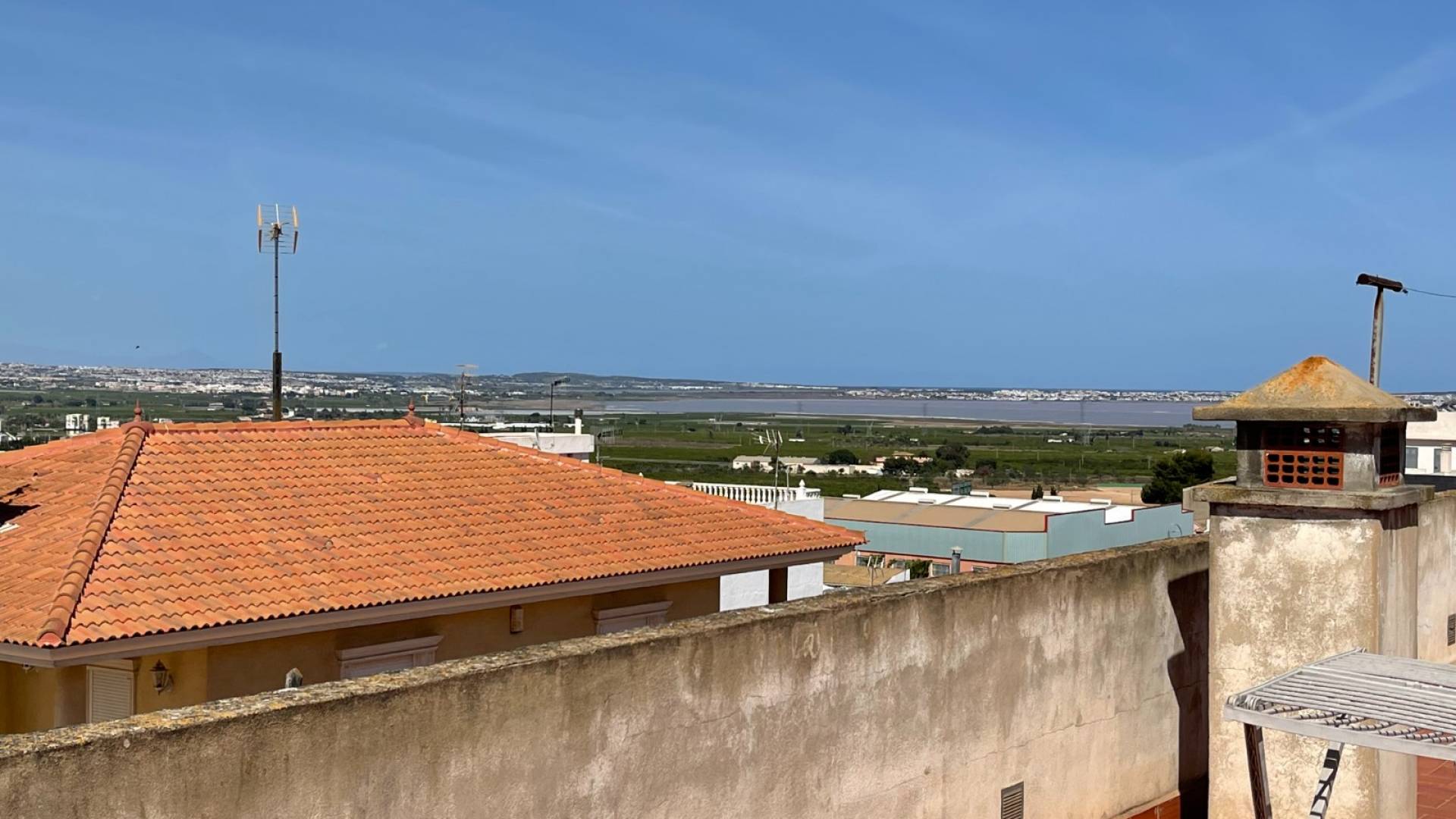 Segunda Mano - Villa independiente - San Miguel de Salinas - pueblo