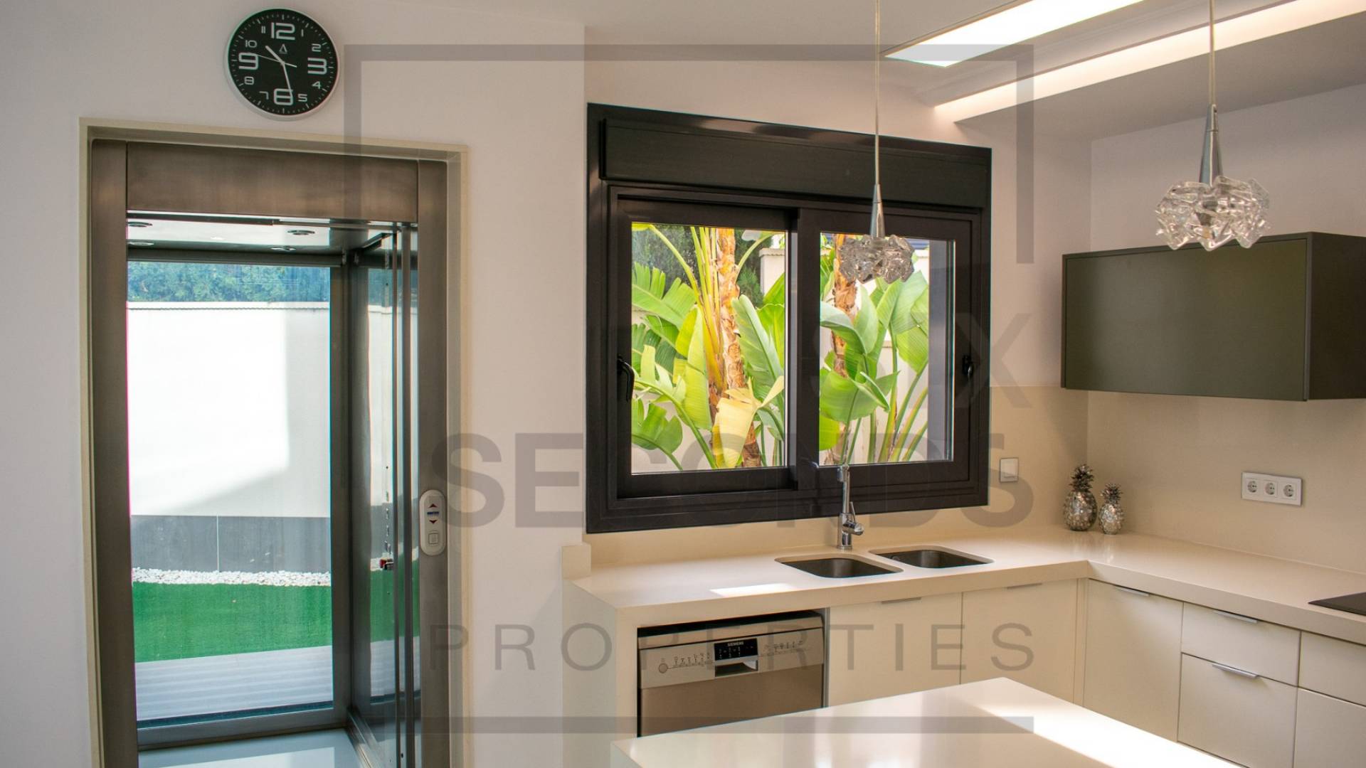 Segunda Mano - Villa independiente - San Miguel de Salinas - Urbanizaciones