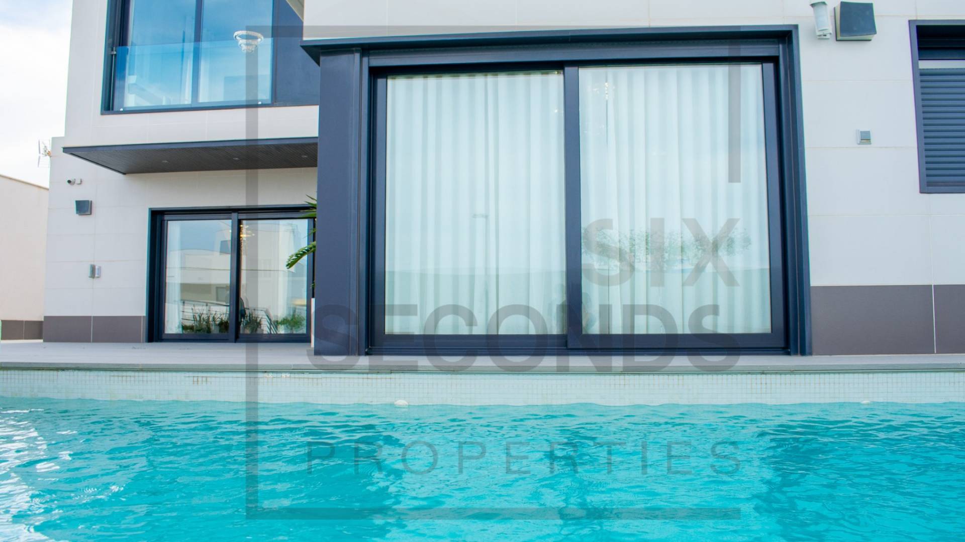 Segunda Mano - Villa independiente - San Miguel de Salinas - Urbanizaciones