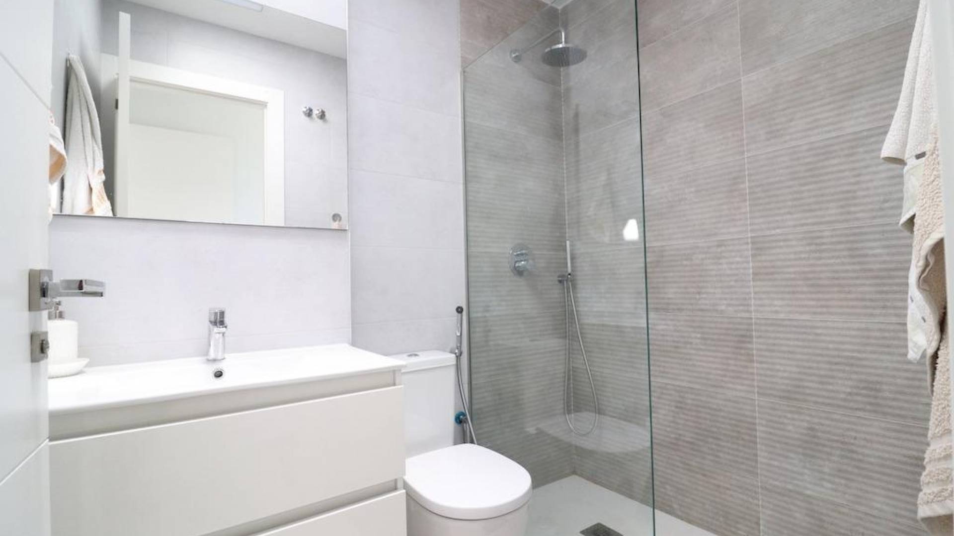 Segunda Mano - Villa independiente - San Miguel de Salinas - Urbanizaciones