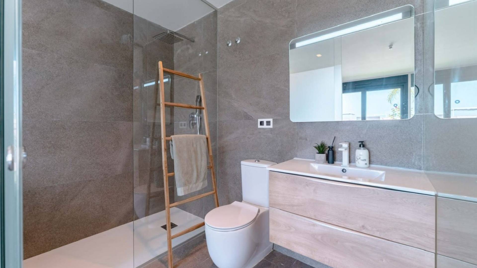 Segunda Mano - Villa independiente - San Miguel de Salinas