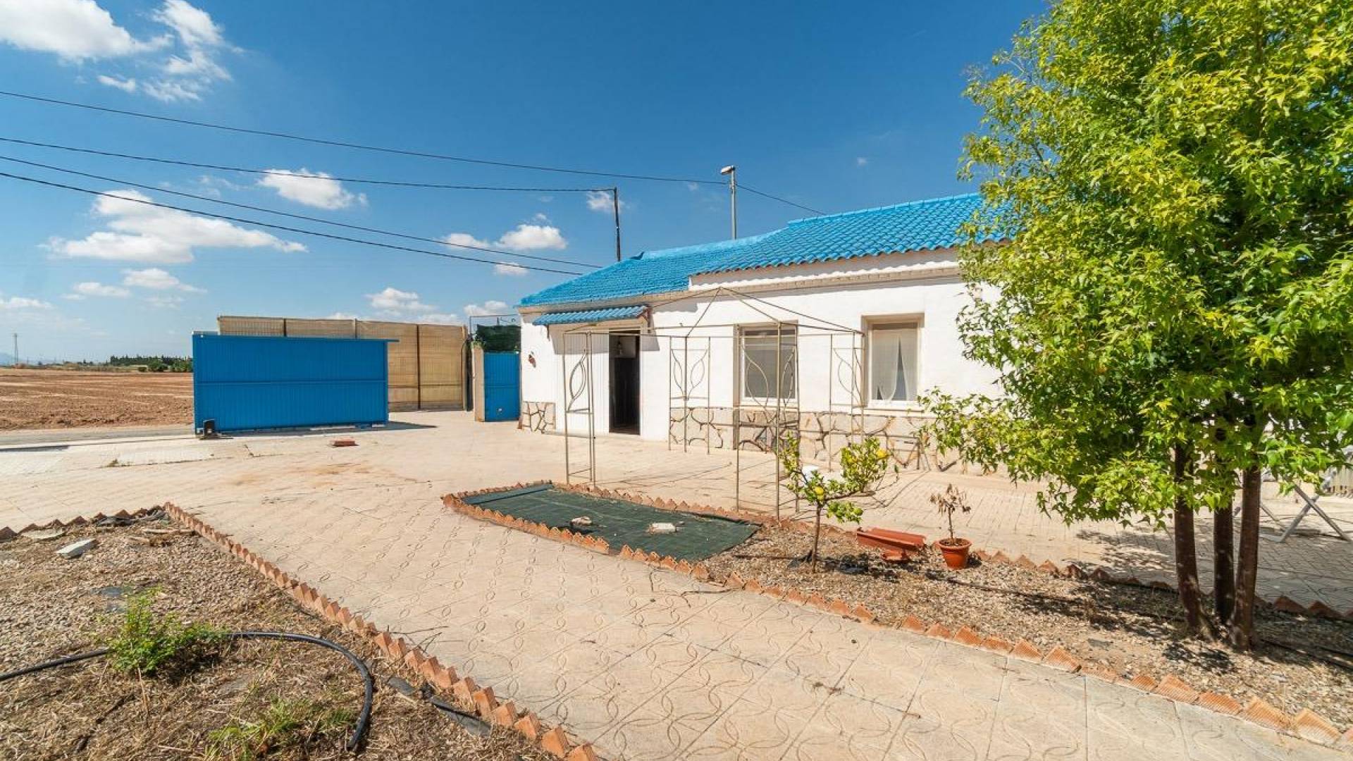 Segunda Mano - Villa independiente - Torre - Pacheco - Roldán