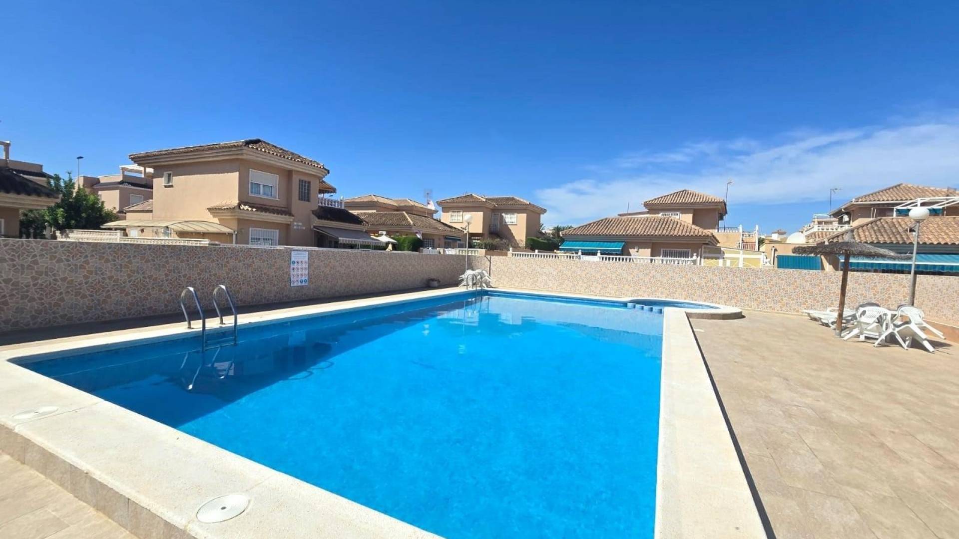 Segunda Mano - Villa independiente - Torrevieja - Los Balcones - Los Altos del Edén