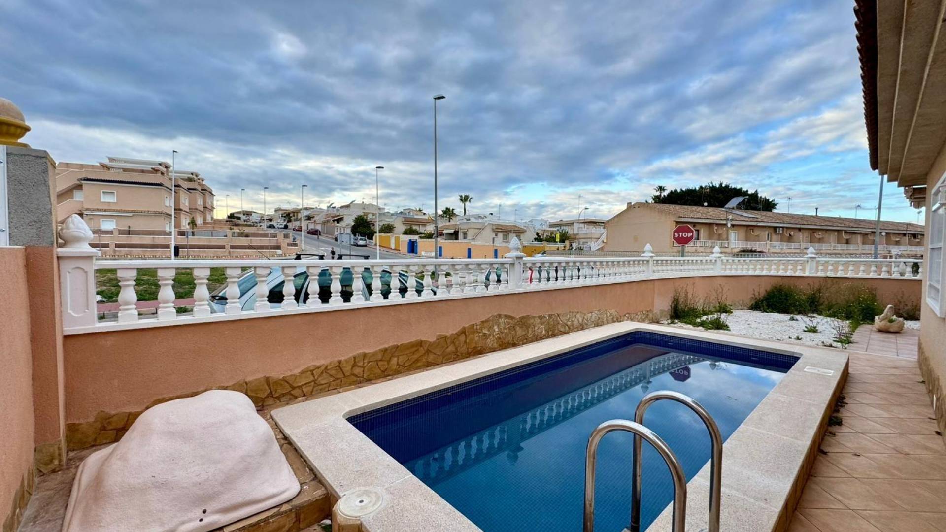 Segunda Mano - Villa independiente - Torrevieja - Los balcones
