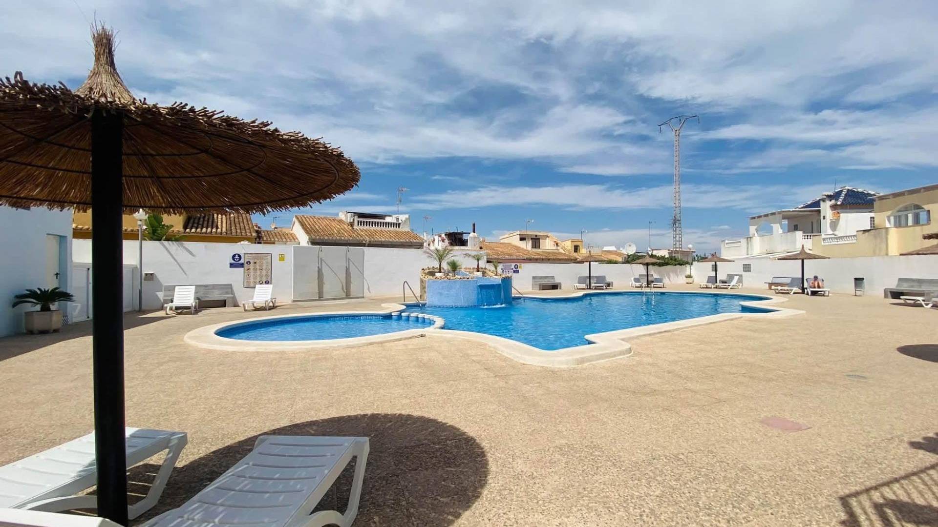 Segunda Mano - Villa independiente - Torrevieja - Los balcones