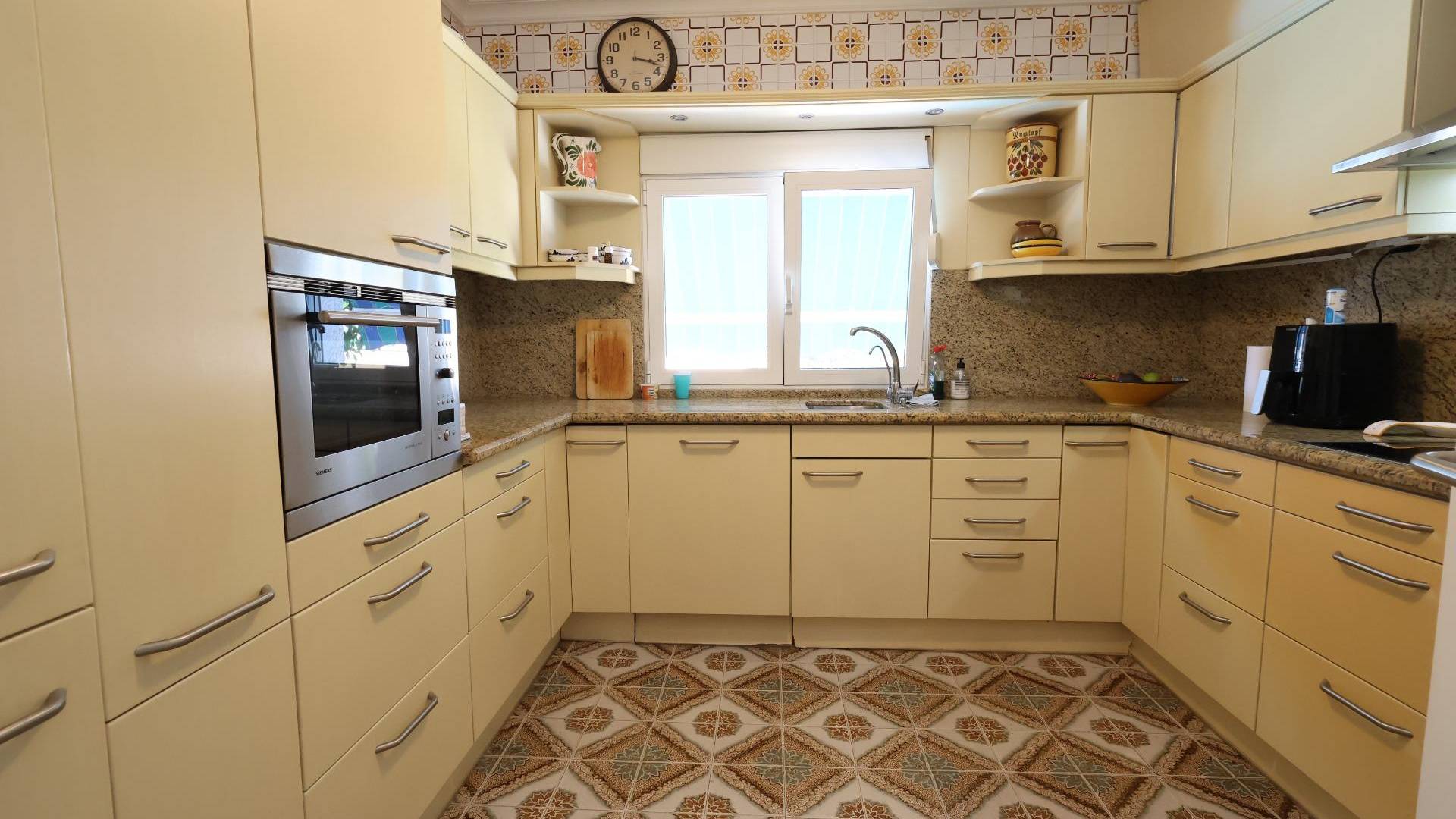 Segunda Mano - Villa / Semi separado - Torrevieja - Punta prima