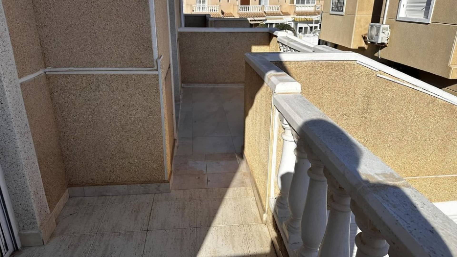 Segunda Mano - Villa / Semi separado - Torrevieja