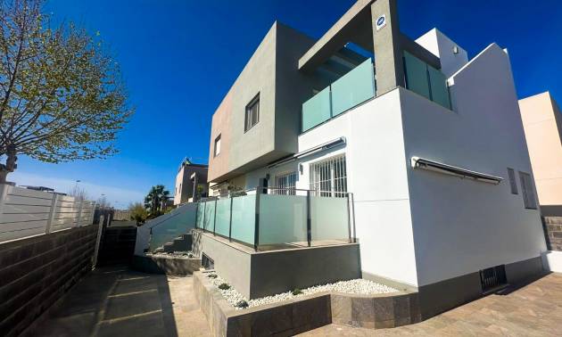 Semi-detached villa - Second hand - Torrevieja - Torrevieja