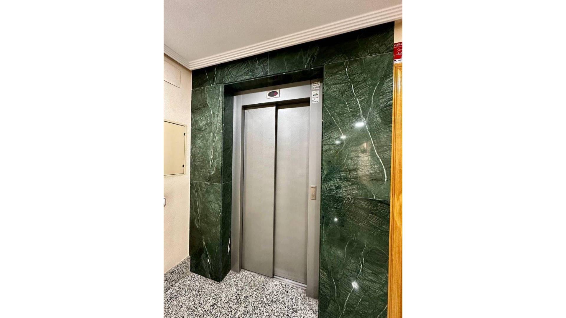 Tweedehands - Appartement - Plat - Torrevieja - Torrevieja City Center