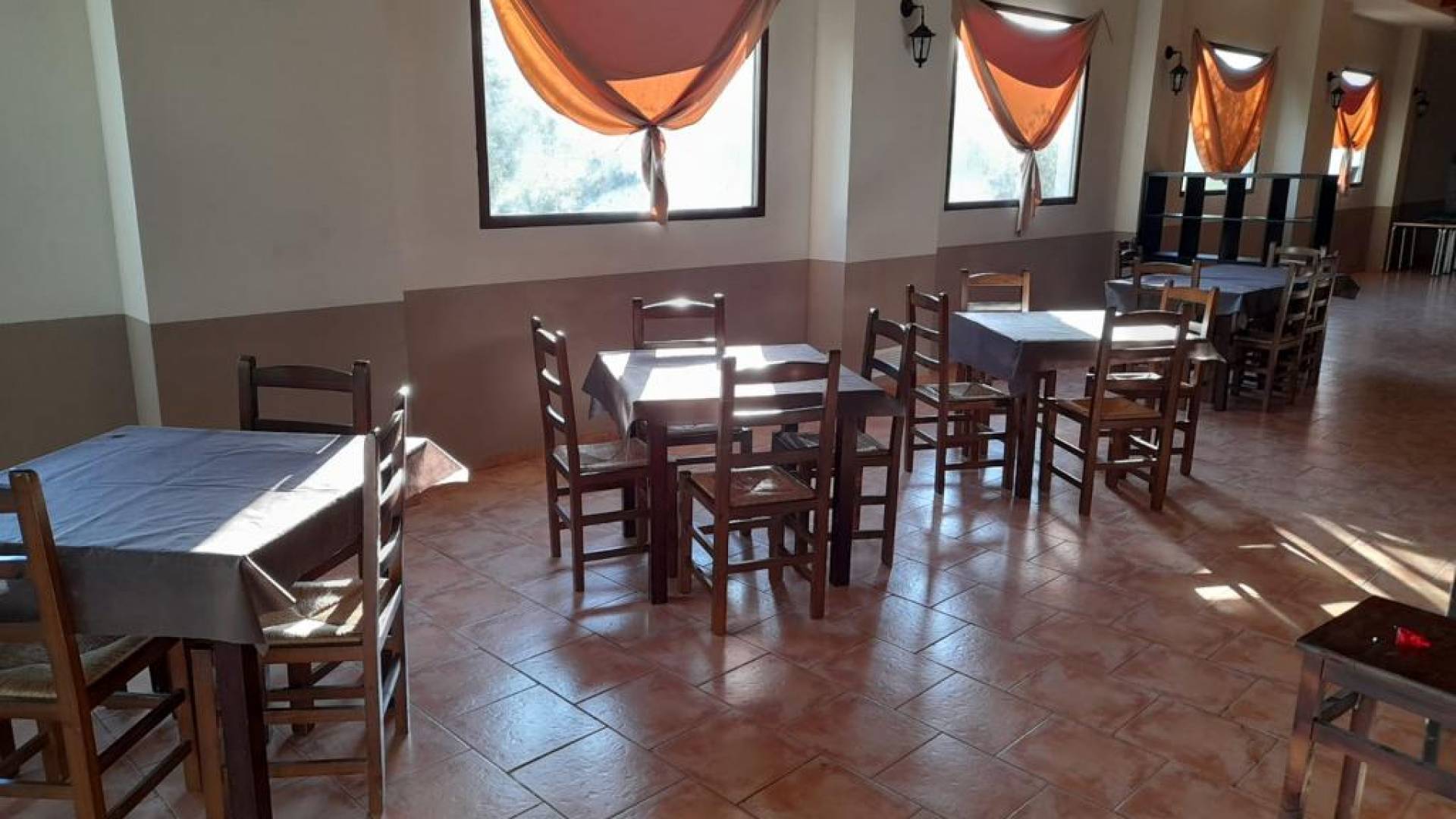 Tweedehands - Commercieel van Locaux - Alicante - Bañeres