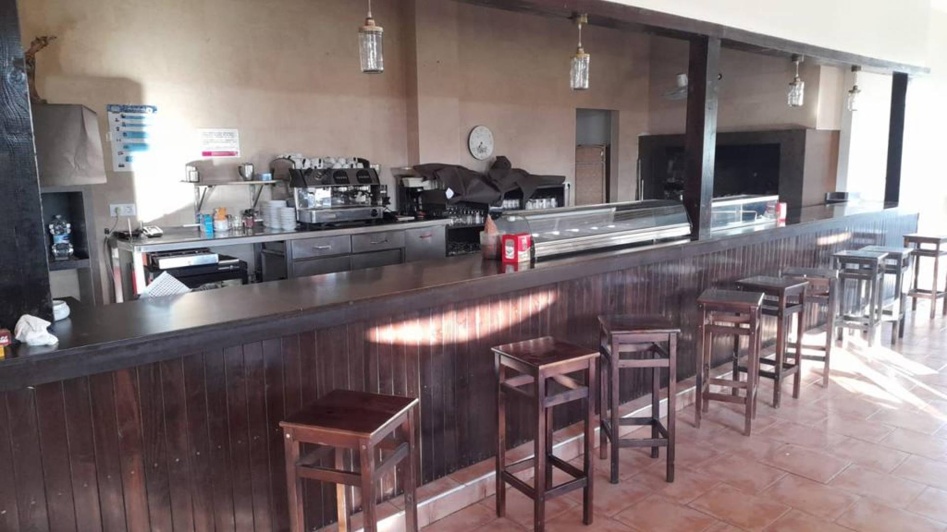 Tweedehands - Commercieel van Locaux - Alicante - Bañeres