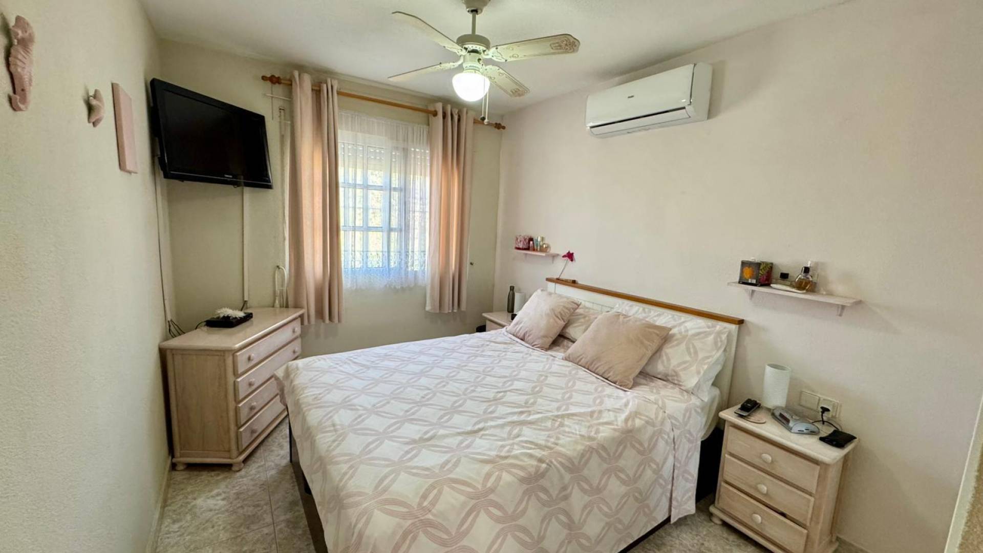 Tweedehands - Halfvrijstaande villa - Torrevieja - Punta prima