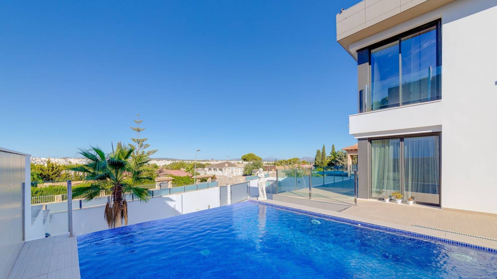 Tweedehands - Onafhankelijke villa - Torrevieja