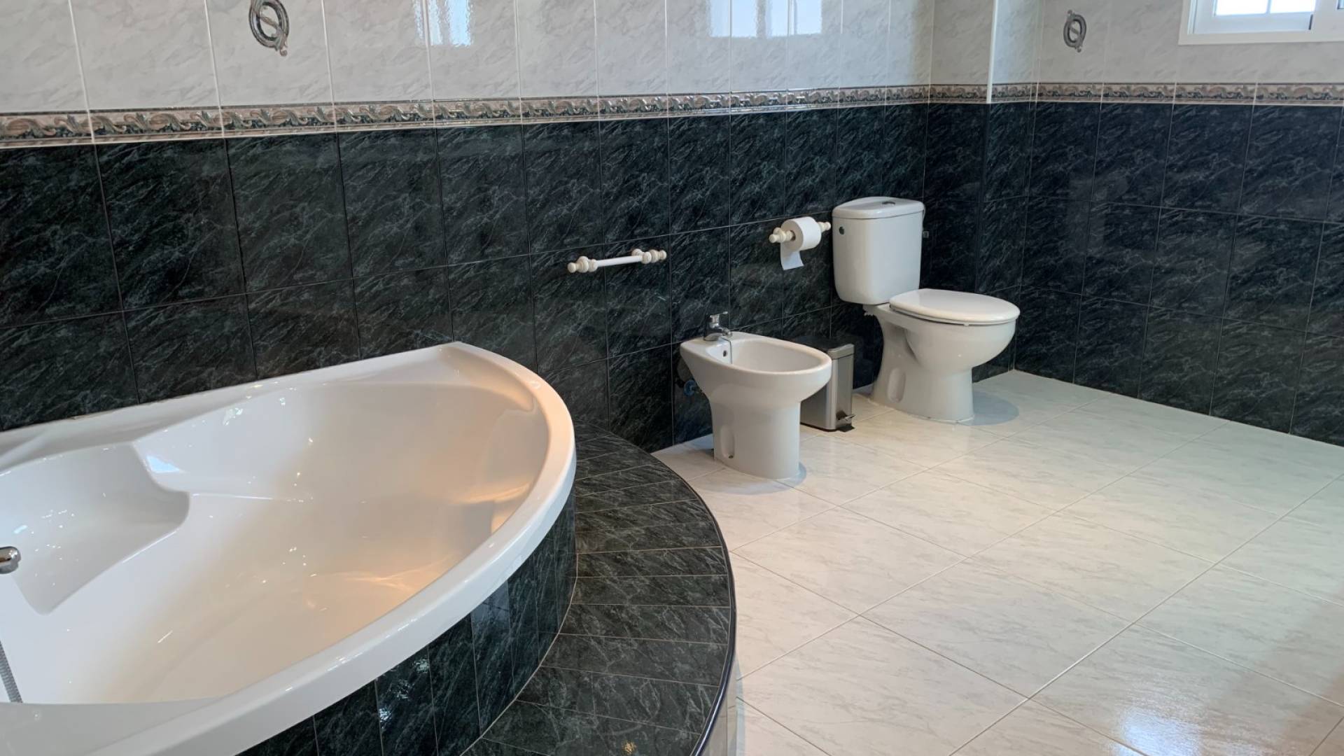 Tweedehands - Onafhankelijke villa - Torrevieja - 