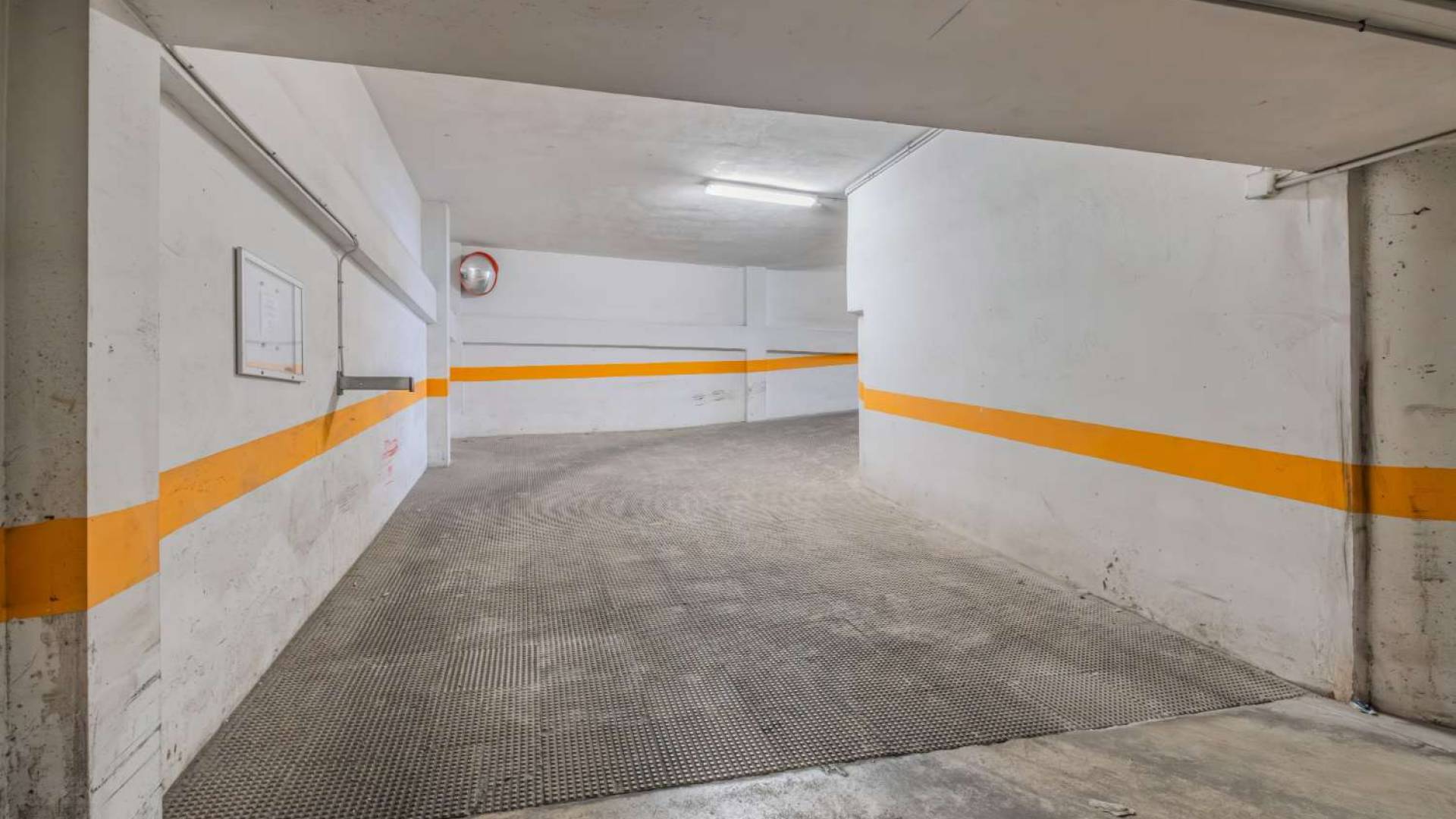 Tweedehands - Parkeerplaats / Garage - Torrevieja - Parque de las Naciones