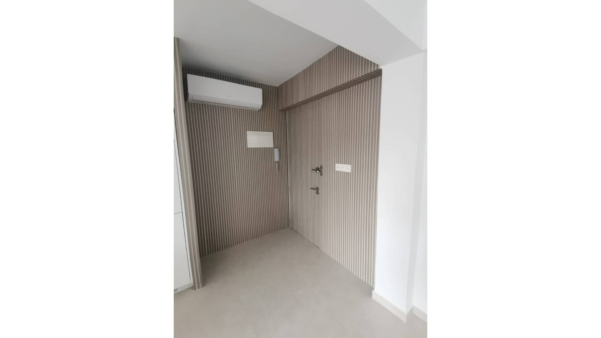 Tweedehands - Penthouse - La Mata