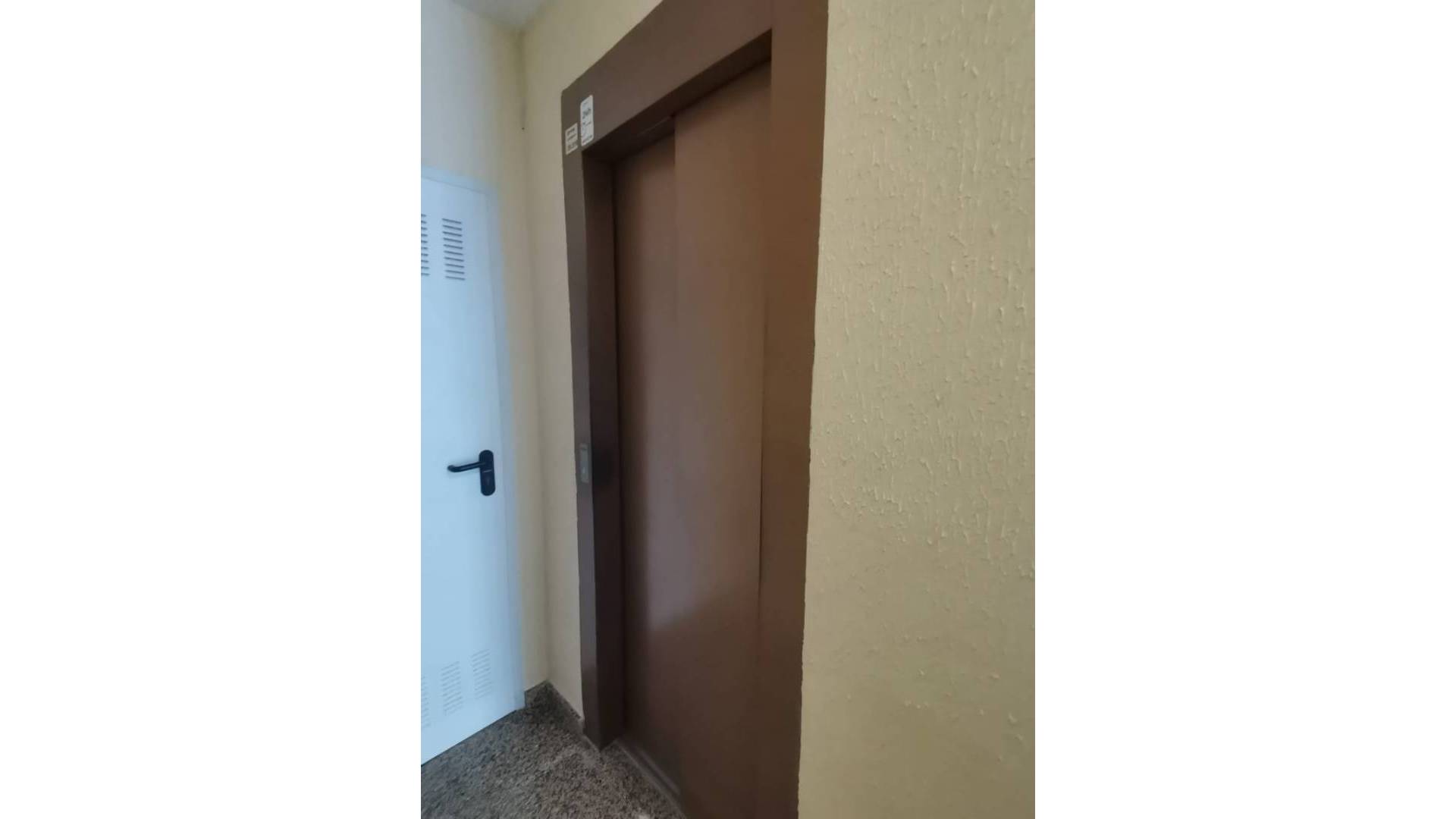 Tweedehands - Penthouse - La Mata
