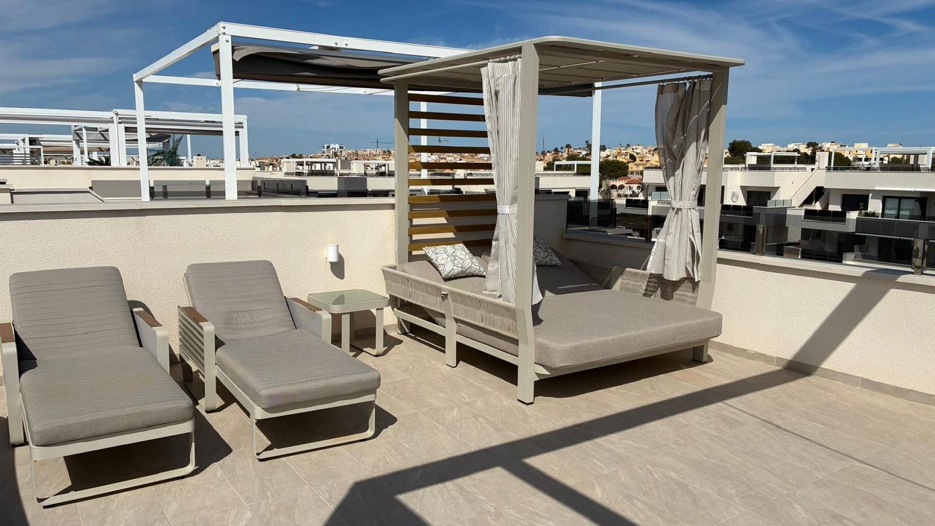 Tweedehands - Penthouse - Los Altos